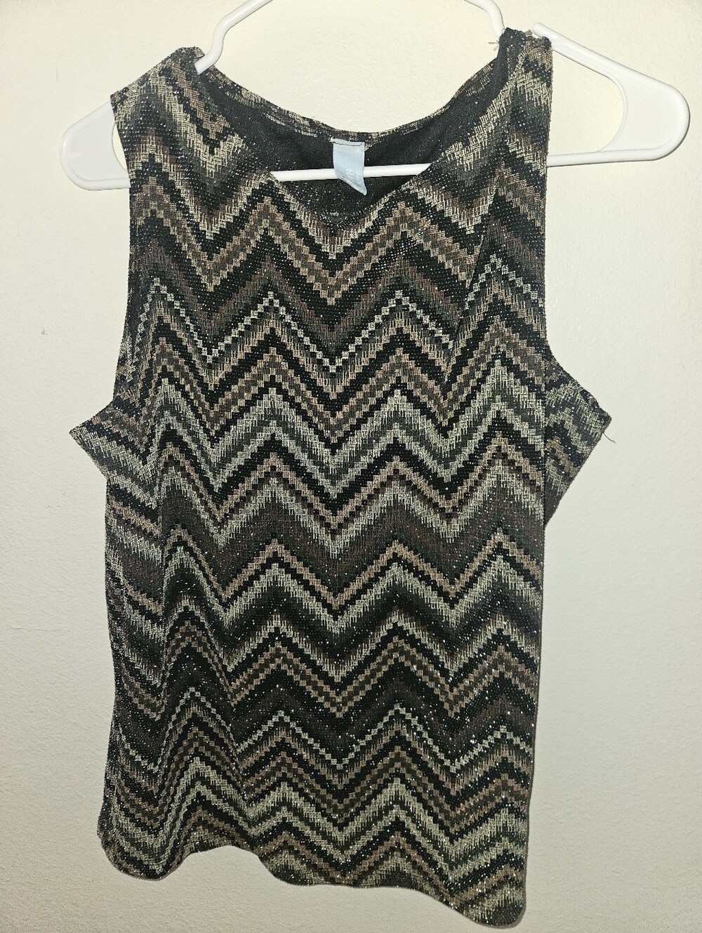Next To Love Womans Sleeveless Chevron Print Blouse